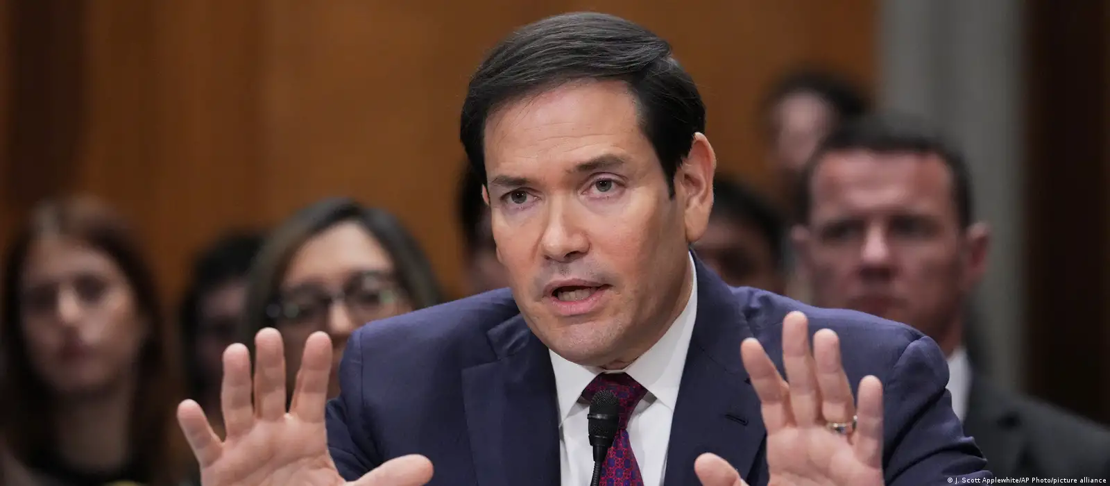 EE. UU. busca establecer "una Venezuela estable y próspera"