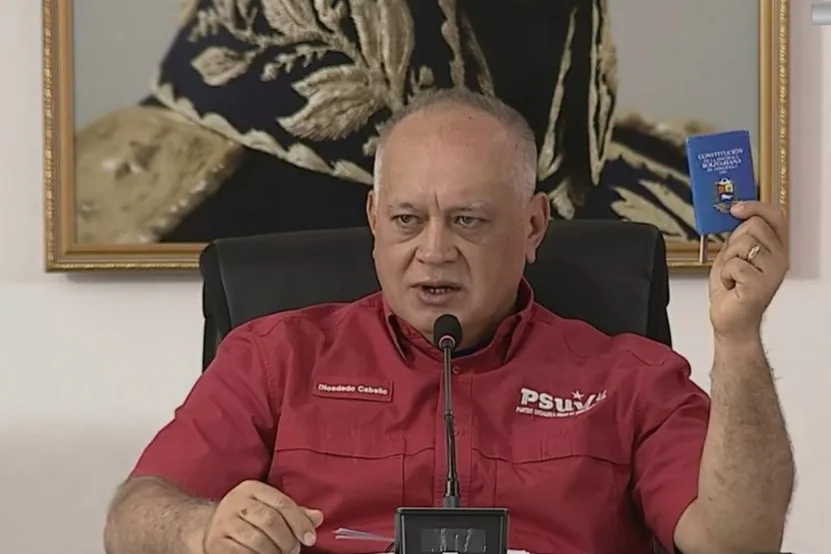 Cabello dice que eventual reapertura de embajadas con EEUU busca proteger a Maduro