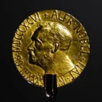 Premio Nobel de la Paz aclara que la medalla puede cambiar de dueño, pero el título no