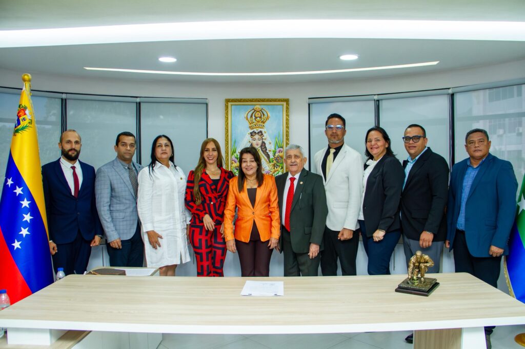 Gobernadora Marisel Velásquez recibió a la ratificada directiva del Clebne