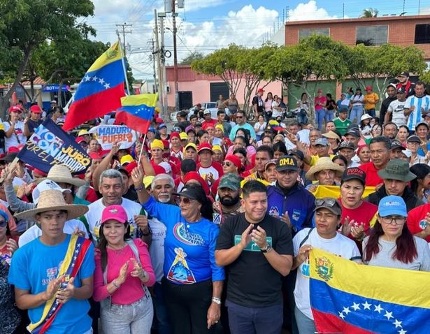 Tribuna Antiimperialista de Macanao alzó la voz en defensa del Presidente y la Primera Combatiente