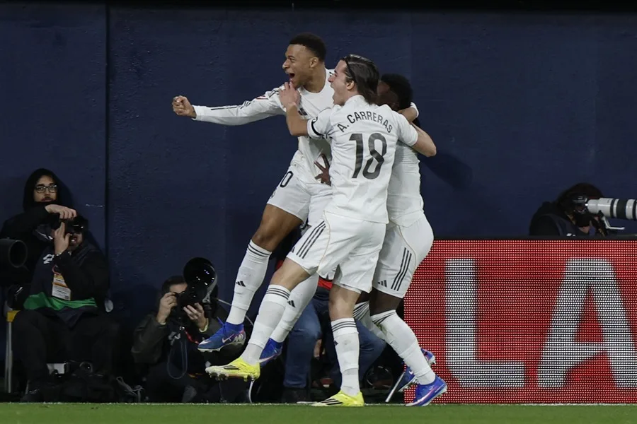 Mbappé fulmina al Villarreal y confirma la recuperación de un Real Madrid que duerme líder