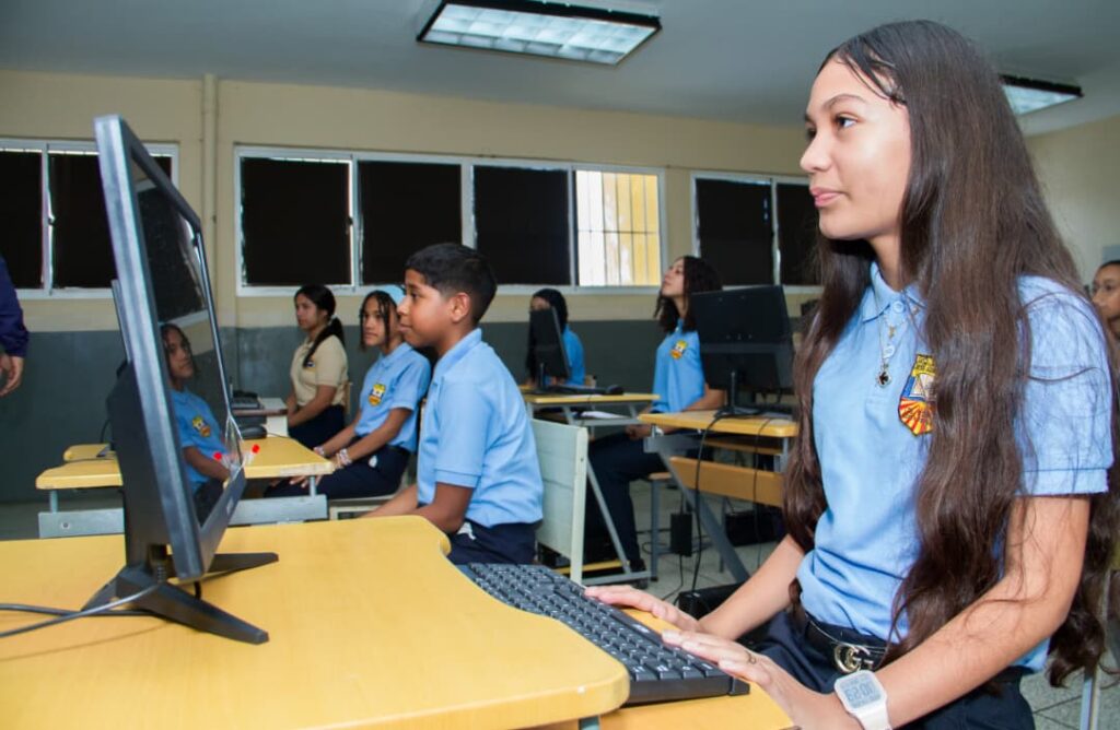 Alrededor de 2300 estudiantes del Liceo José Augusto D’León cuentan con nueva Sala de Telemática