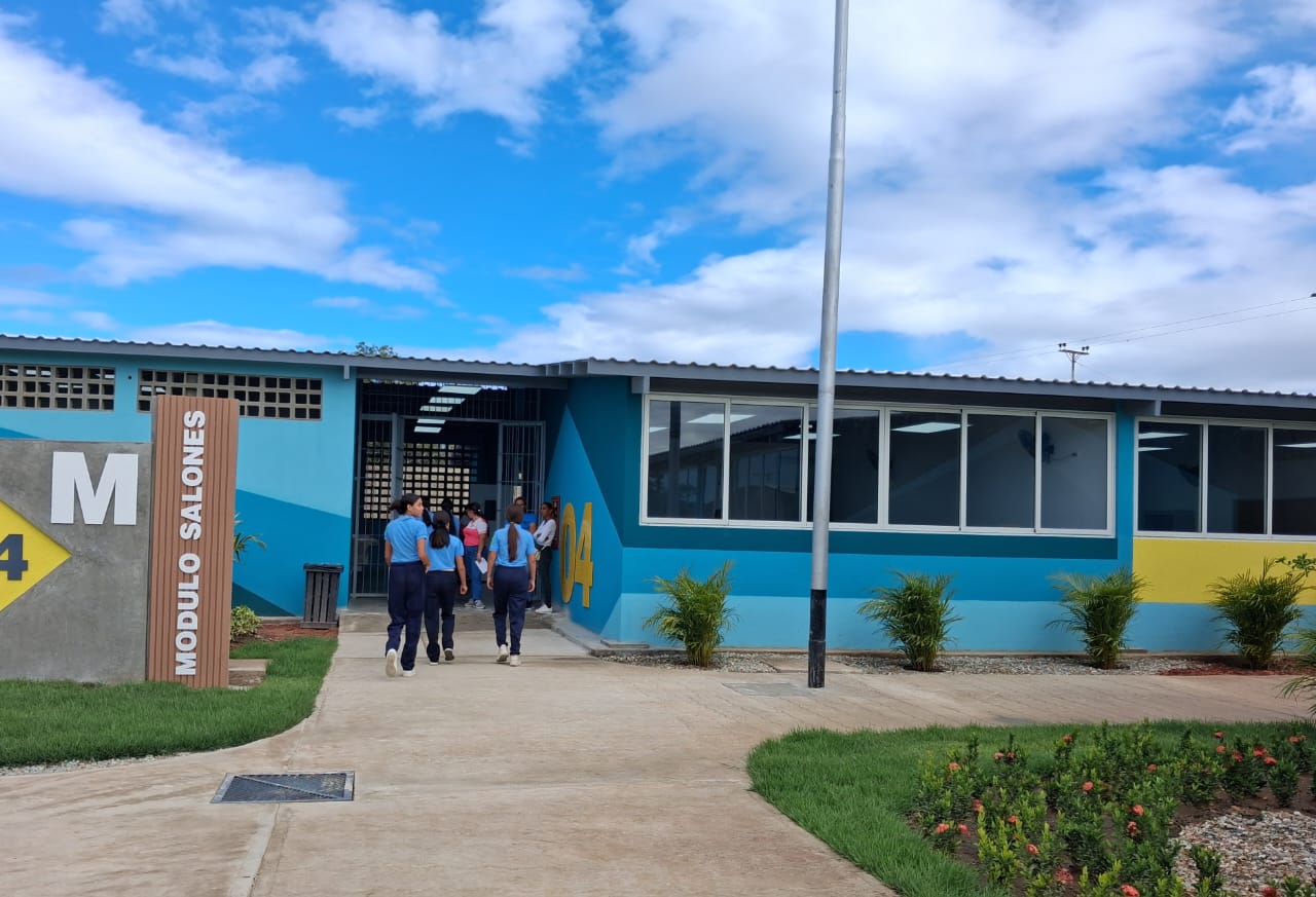 𝐆𝐨𝐛𝐞𝐫𝐧𝐚𝐝𝐨𝐫𝐚 𝐌𝐚𝐫𝐢𝐬𝐞𝐥 𝐕𝐞𝐥á𝐬𝐪𝐮𝐞𝐳 𝐲 𝐦𝐢𝐧𝐢𝐬𝐭𝐫𝐨 𝐇é𝐜𝐭𝐨𝐫 𝐑𝐨𝐝𝐫𝐢𝐠𝐮𝐞𝐳 𝐢𝐧𝐚𝐮𝐠𝐮𝐫𝐚𝐧 𝐦𝐨𝐝𝐞𝐫𝐧𝐨 𝐋𝐢𝐜𝐞𝐨 "𝐃𝐫. 𝐋𝐮𝐢𝐬 𝐁𝐞𝐥𝐭𝐫á𝐧 𝐏𝐫𝐢𝐞𝐭𝐨 𝐅𝐢𝐠𝐮𝐞𝐫𝐨𝐚"