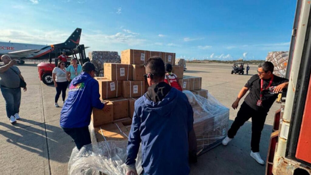 Llega al país cargamento médico tras bombardeo de EEUU que destruyó material para diálisis