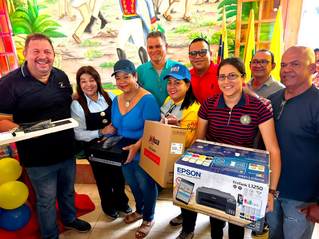 Salas de Autogobierno de Antolín del Campo cuentan con nuevos equipos tecnológicos