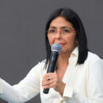 Delcy Rodríguez exige fe de vida del presidente Maduro y la primera dama, Cilia Flores