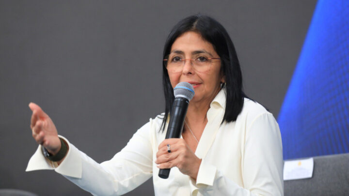 Delcy Rodríguez exige fe de vida del presidente Maduro y la primera dama, Cilia Flores