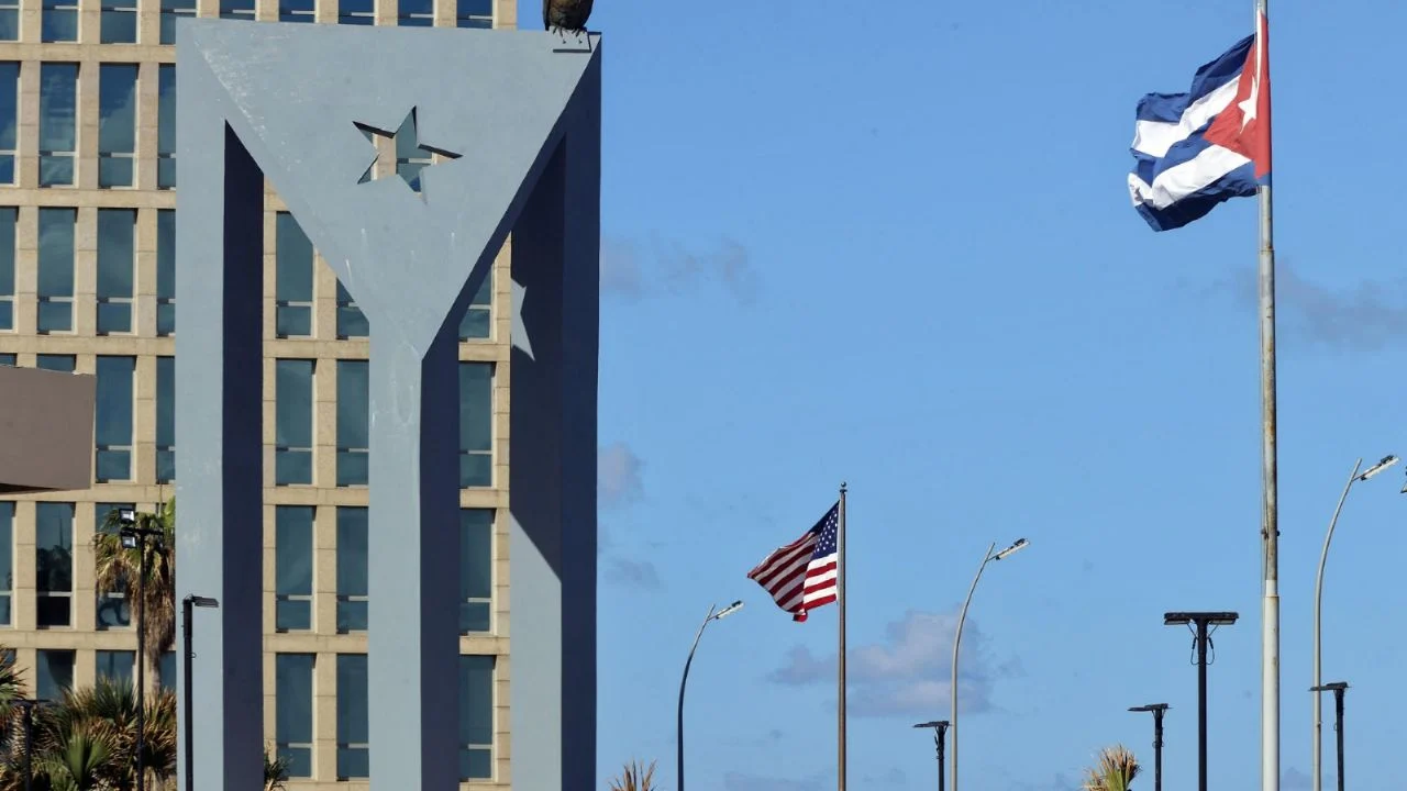 Embajadas y empresas en Cuba revisan sus planes de evacuación ante la presión de EE UU