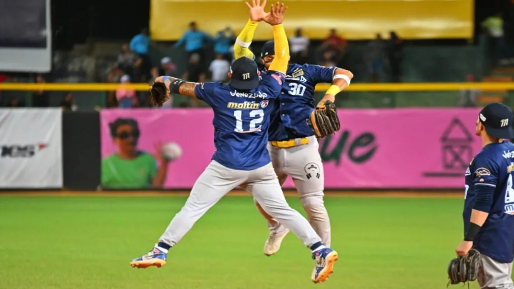 Magallanes apabulló a Caribes en el comienzo de la final