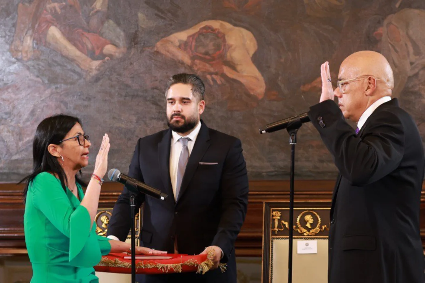 Delcy Rodríguez juramentada como presidenta encargada