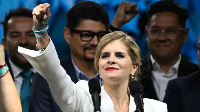 La conservadora Laura Fernández gana en primera vuelta las elecciones presidenciales de Costa Rica