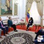 Presidenta (E) Delcy Rodríguez se reúne en el Palacio de Miraflores con Laura Dogu, Encargada de Negocios de los Estados Unidos