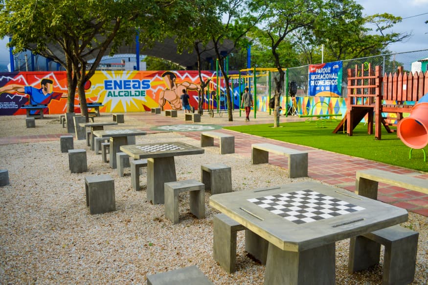 Alcaldía de Mariño y Gobernación entregan parque y cancha Los Conejeros totalmente rehabilitados