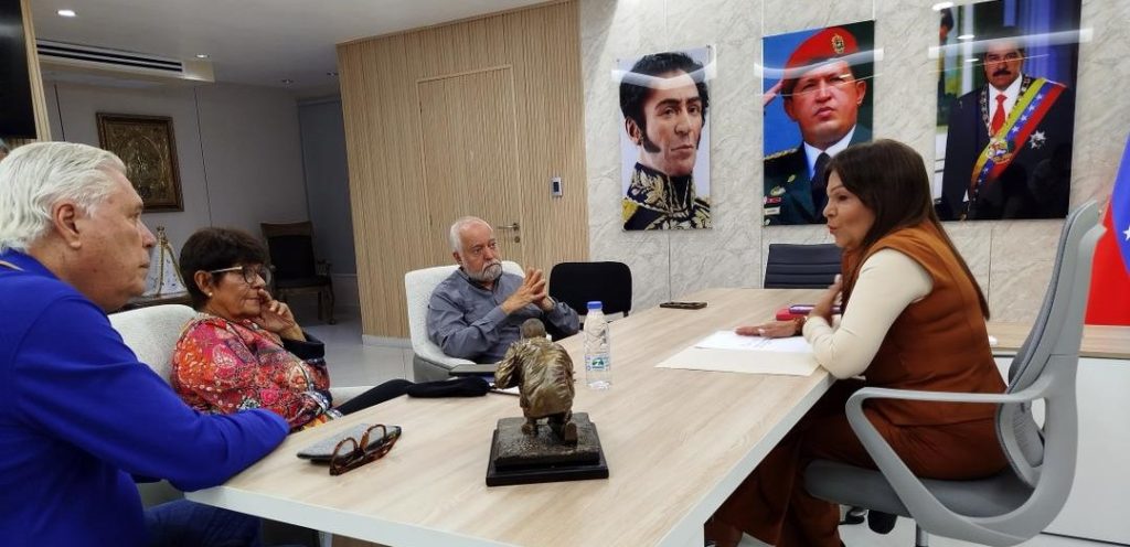 Gobernadora Marisel Velásquez recibió Proyecto de Reforma a la Ley de Puerto Libre