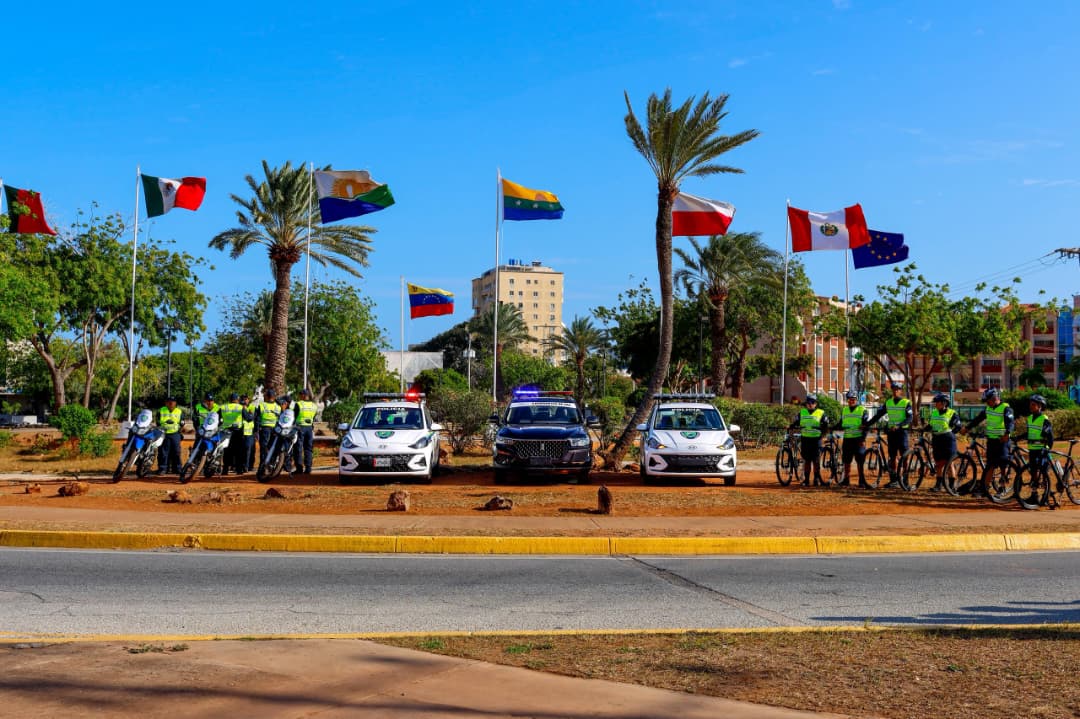 Alcalde Morel David Rodríguez entregó radiopatrullas a Polimaneiro