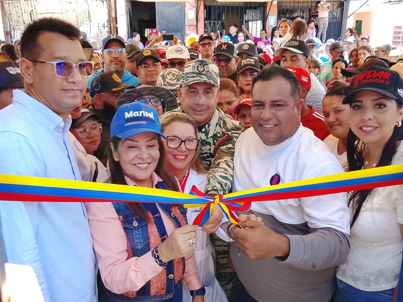 Gobernadora Marisel Velásquez y Alcalde Eneas González inauguraron módulo de Barrio Adentro y equiparon Sala de Autogobierno en Ciudad Cartón