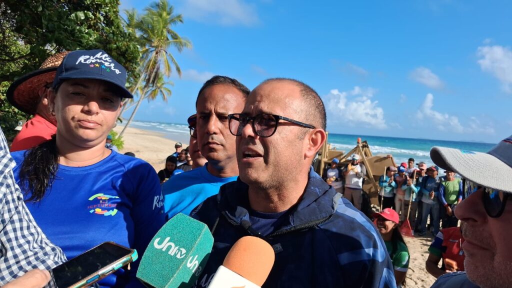 Alcaldía de Arismendi despliega mega jornada de saneamiento en Playa Guacuco de cara a los Carnavales 2026