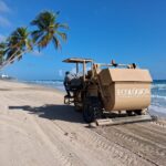 Ecológica despliega tecnología de punta y barredora de playa única en la isla para el saneamiento de Guacuco
