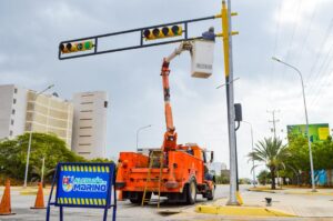 Alcaldía de Mariño optimiza movilidad vial con rehabilitación de semáforos en La Auyama