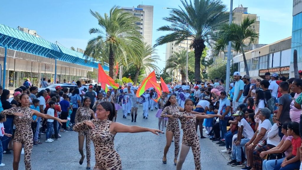 ALCALDE ENEAS GONZÁLEZ DA INICIO A LOS CARNAVALES TURÍSTICOS MARIÑO 2026 CON MULTITUDINARIO DESFILE ESCOLAR
