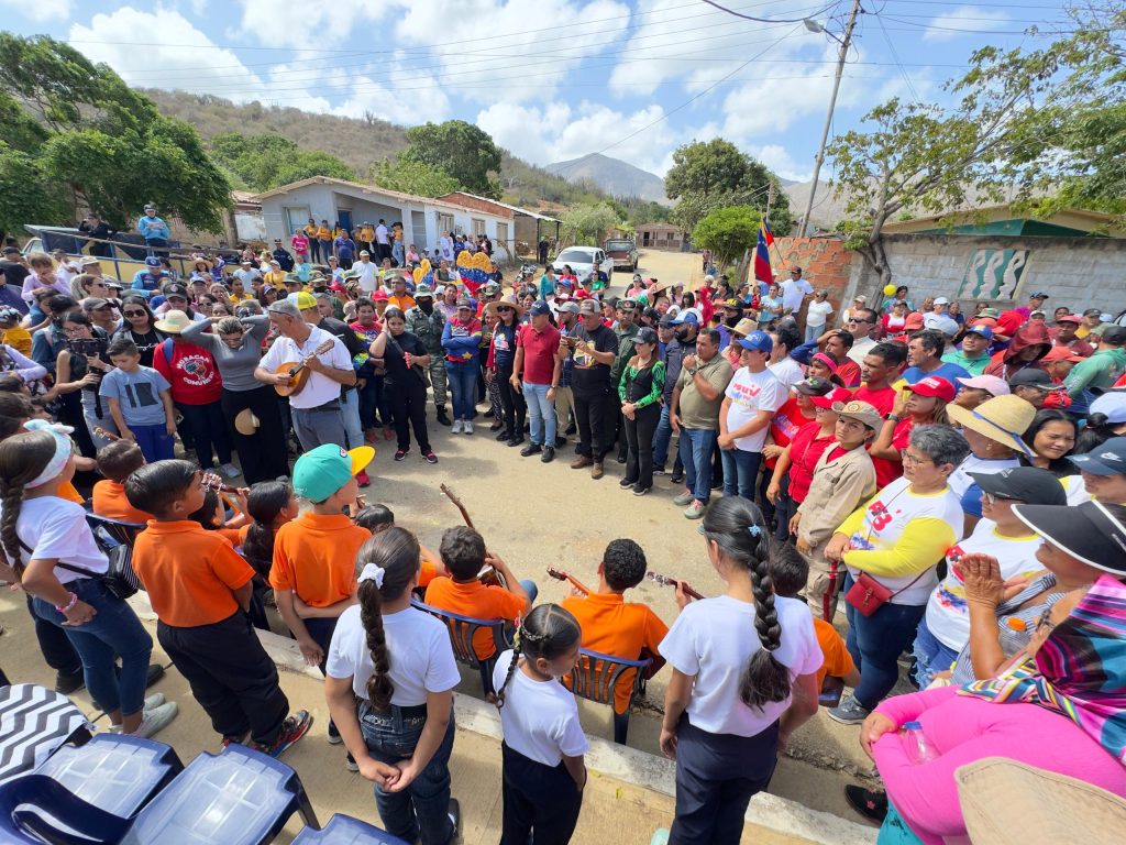 Ministro de Comunas promovió la Consulta Popular del 8M en Macanao