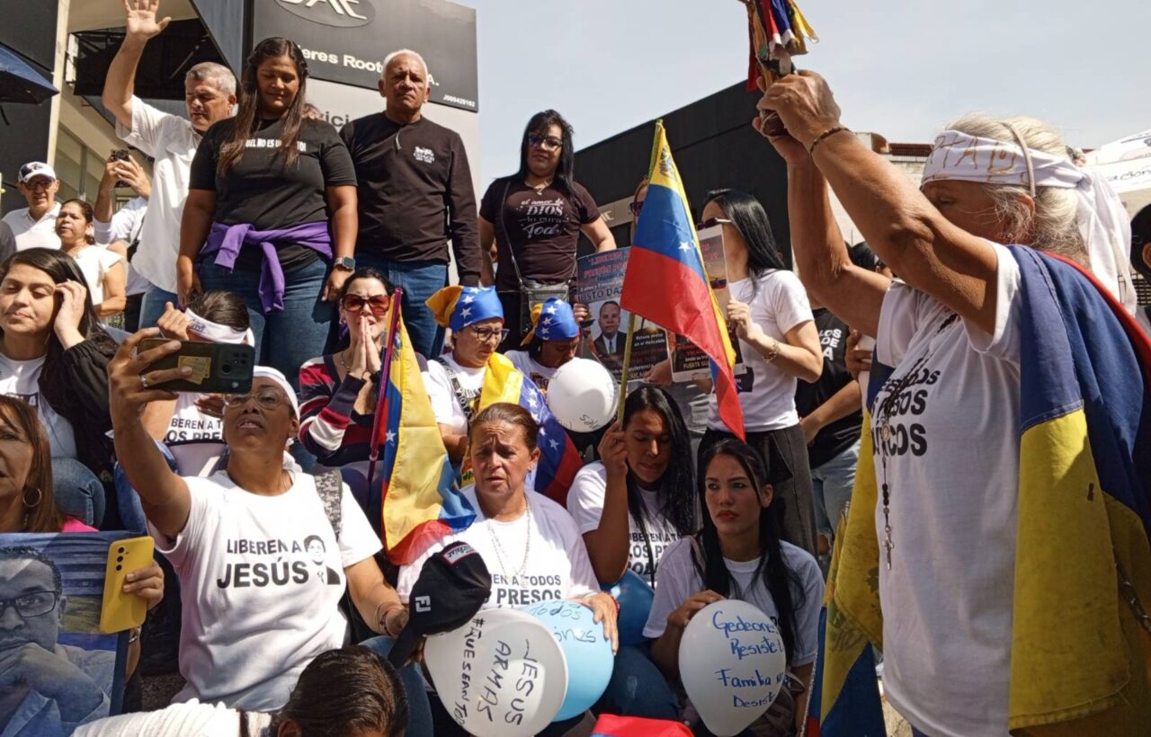 Activistas y familiares de presos políticos marcharon hasta El Helicoide: "No tenemos miedo"