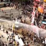 Enfrentamiento entre manifestantes y la Policía frente al Congreso de Argentina