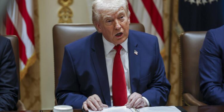 Trump contempla “tomar el petróleo” de Irán y no descarta ocupar la isla de Jarg