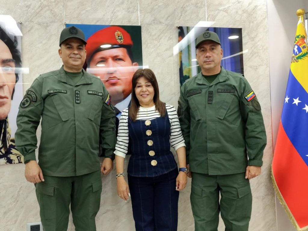 Gobernadora dio la bienvenida al almirante Víctor Hugo Borjas Trujillo nuevo comandante de la Redimain