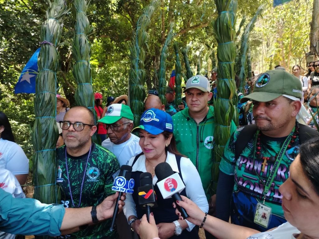 268 años de fe y tradición: La Palma Real bajó del Cerro El Copey a hombros de su pueblo