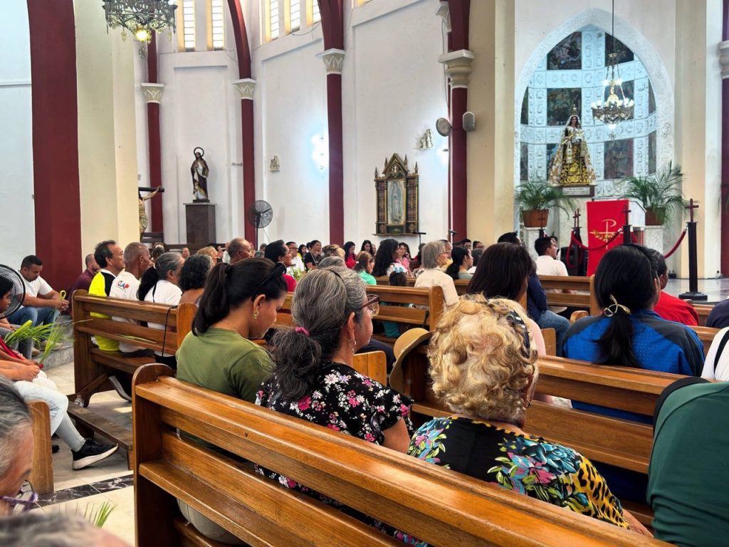 Porlamar conmemoró entrada de Jesús a Jerusalén con templos colmados de feligreses