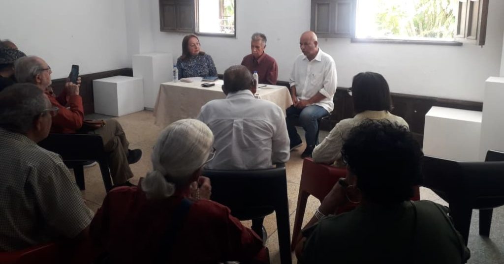 Juan José Prieto presentó su Poemario "Retrato"