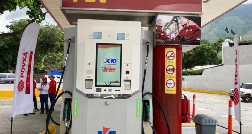 Ventas de gasolina súper premium caen 98% por pago exclusivo en dólares, según Fenegas