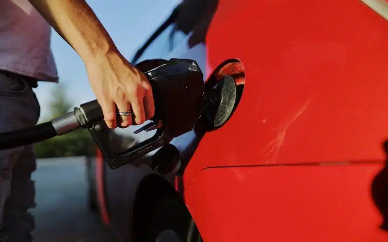 Fenegas propone eliminar el uso de huella digital para el subsidio de gasolina