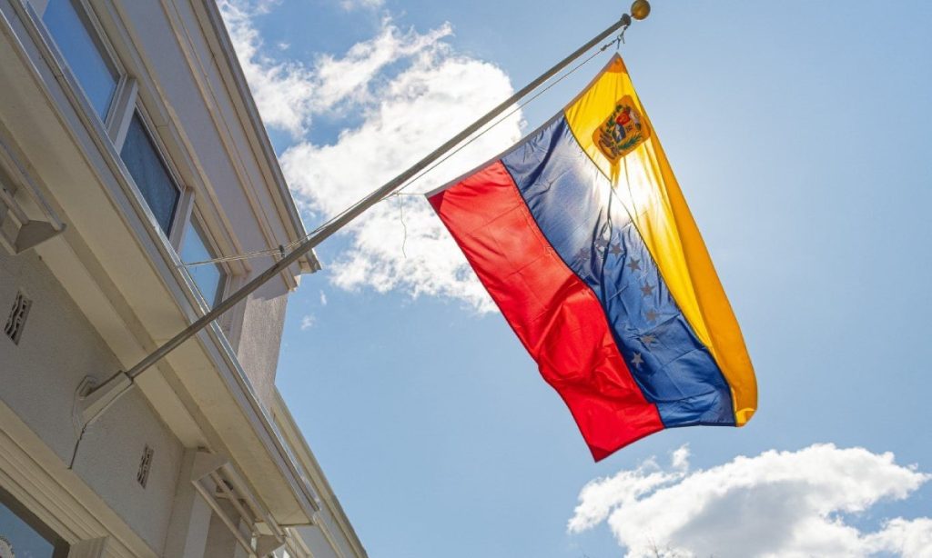 Venezuela recupera sedes diplomáticas en EEUU