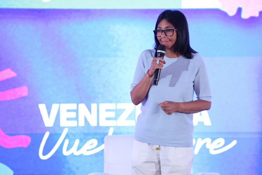 Ingreso mínimo integral aumentó a $240, anunció Delcy Rodríguez
