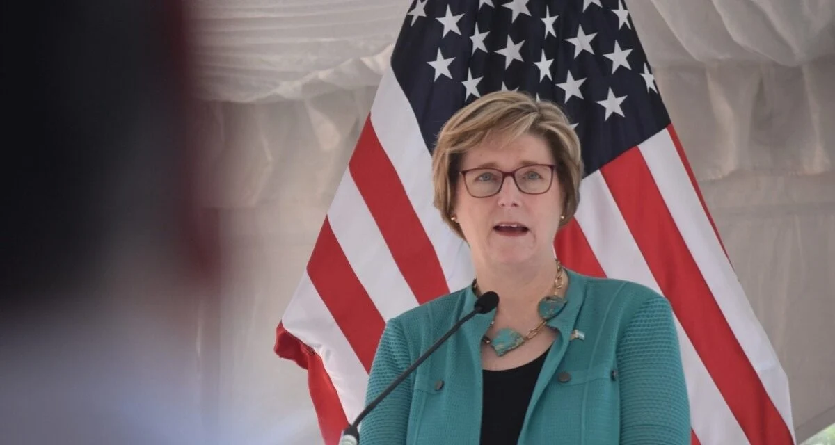 Piden a embajadora de EE. UU. interceder por liberación de presos políticos