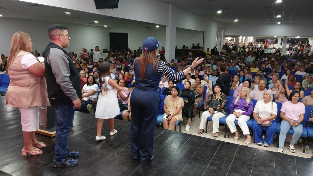 Gobernadora Marisel Velásquez asistió al Congreso de Mujeres Cristianas de Autoridad, Gobierno y Familia