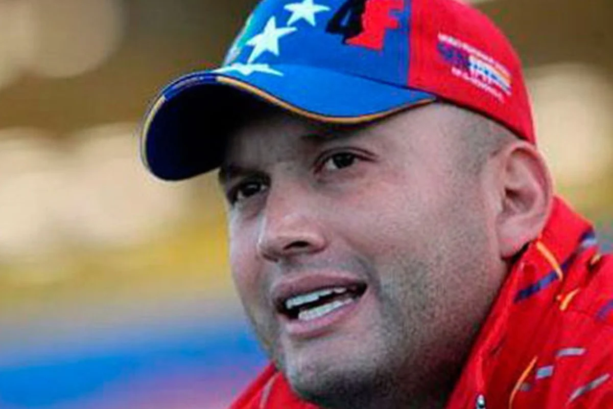 El «Potro» Álvarez sale del hipódromo y asume Julio León Heredia