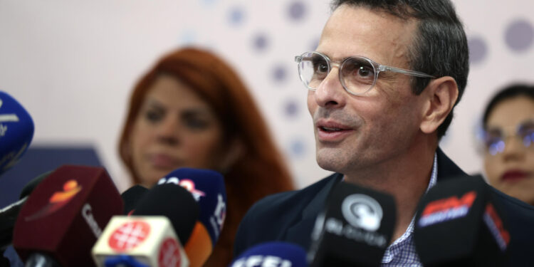 Capriles asegura que la lucha por incremento de sueldo sigue: «La paz verdadera se construye con salarios dignos»