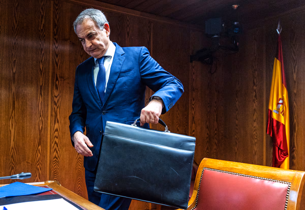 Primera vez en democracia que un expresidente del Gobierno español es imputado por la justicia en un caso de corrupción.