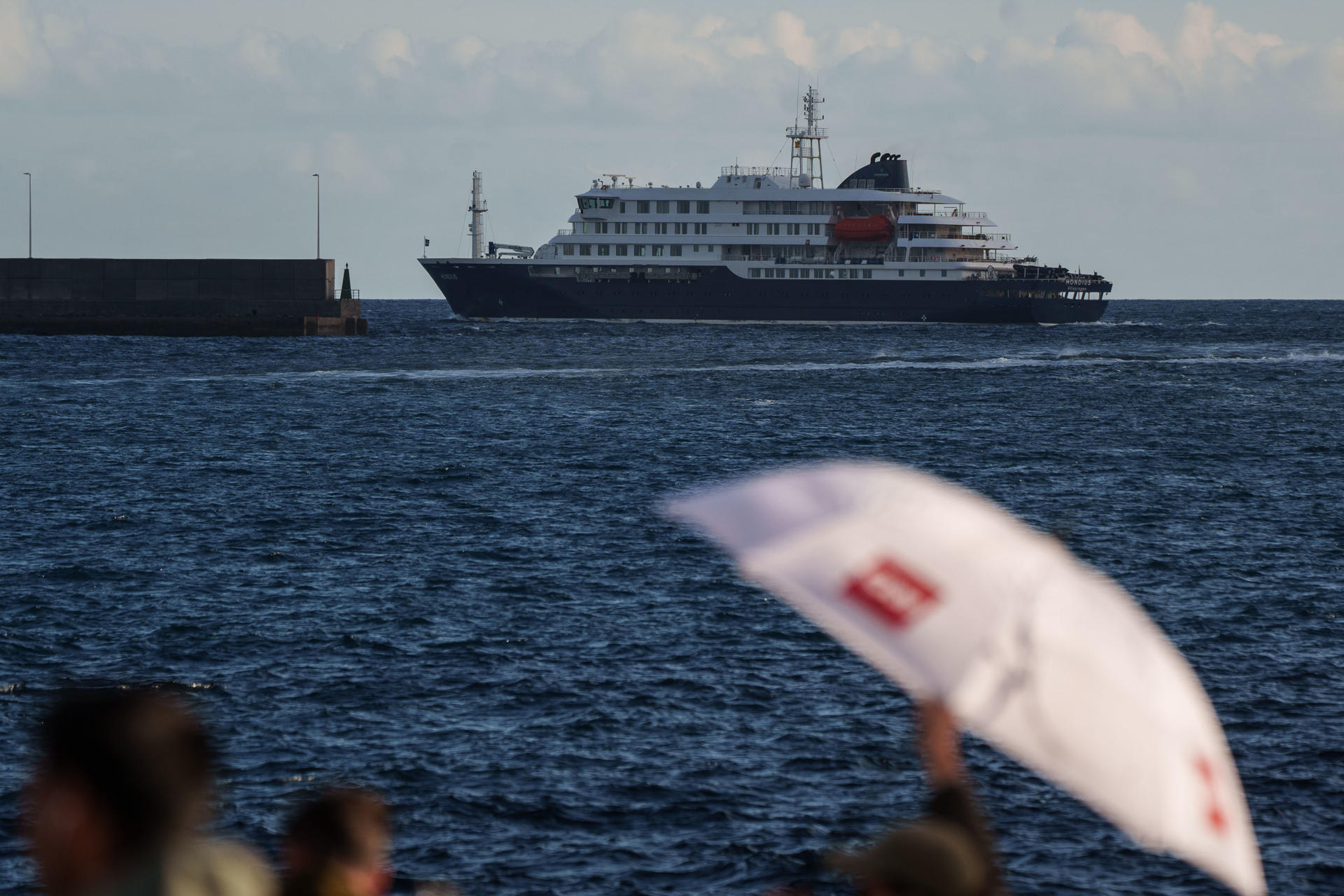 Aterriza en Países Bajos el último vuelo con ocupantes del crucero Hondius