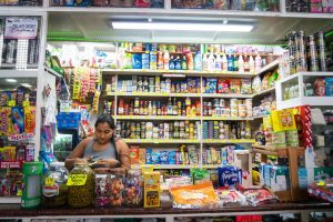 Cedice: Costo de la cesta básica aumentó en abril 18,04% en bolívares y 13,61% en dólares