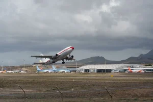 Despega el avión militar que lleva a los españoles del Hondius a Madrid mientras continúa el desembarco del resto de pasajeros