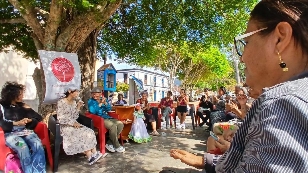 Jóvenes rinden homenaje a Aquiles Nazoa con recital de poesías