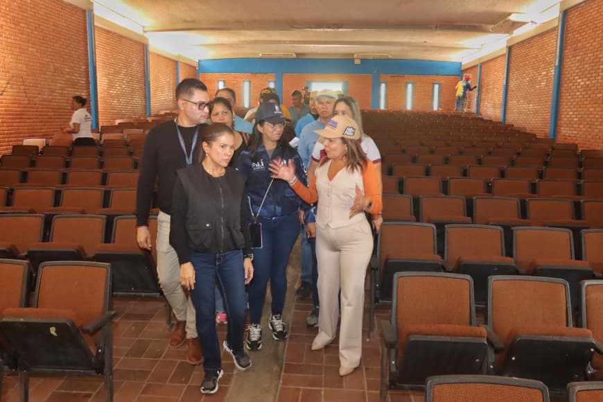 Avanzan trabajos de rehabilitación en el auditorio del Liceo “Dr. Francisco Antonio Rísquez”
