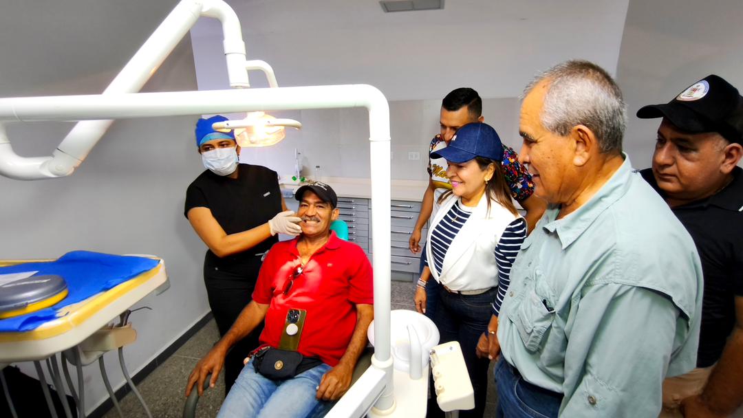 Gobernadora Marisel Velásquez y alcalde Kendy Graterol impulsan plan de rehabilitación dental