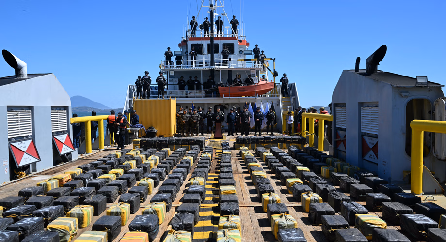 España captura carguero con 45 mil kilos de cocaína