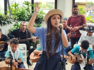 Pequeños galeronistas de Nueva Esparta honraron a la Cruz de Mayo